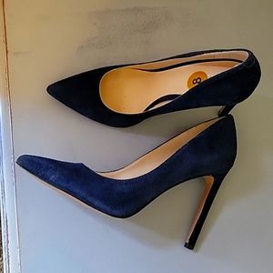 Deep navy swede pumps